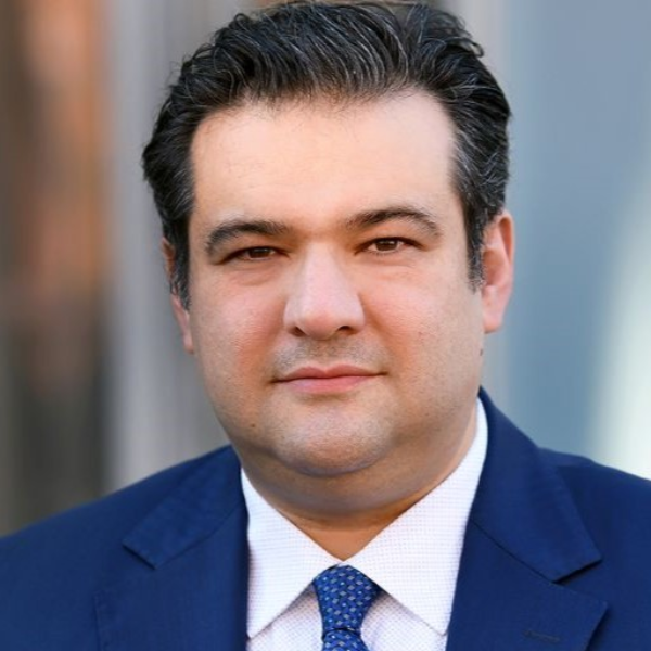  Kamuran Sezer